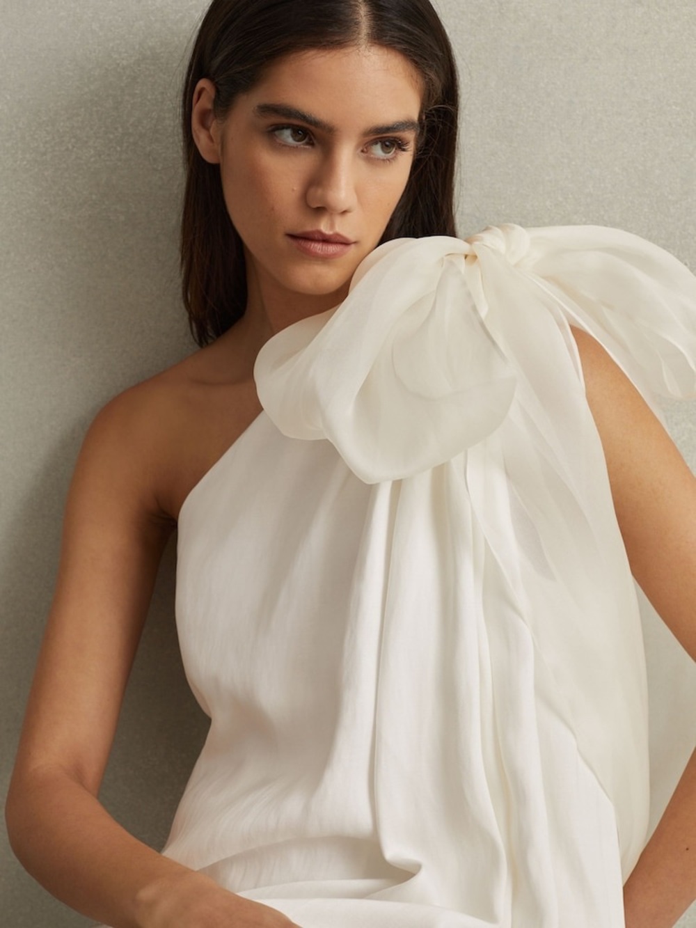 Reiss Ivory One-Shoulder Gown with Sculpted Bow - Picture 4 of 15